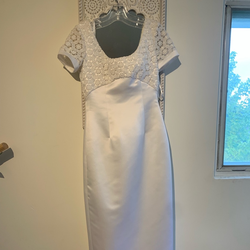 Vintage Venus Wedding Dress - lace/sheath